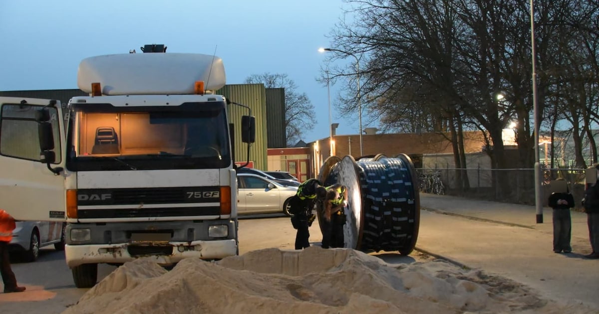 Twee personen aangehouden na verdacht gedrag op parkeerterrein bij voetbalclub SC Rijnland in Tolkam