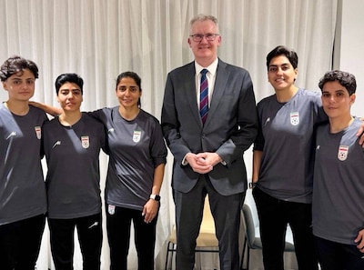 Iraanse voetbalsters hadden een dilemma: ‘Ze brengen hun familie in gevaar als ze in Australië blijven’