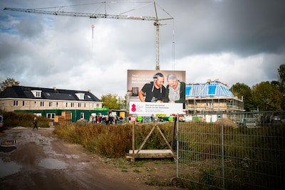 Mijlpaal voor nieuw huis voor dementerenden, waar bewoners gewoon door de wijk mogen lopen