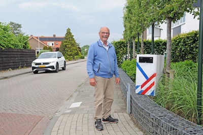 Herman is snelheidsduivels zat en zet nepflitser in de heg: ‘De reacties zijn bijna allemaal positief’