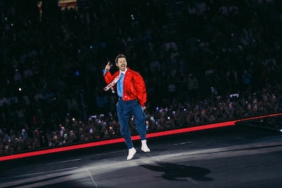 Harry Styles maakt uitglijder tijdens concert, maar steelt daarna de show