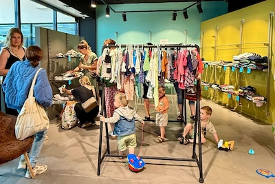 Shoppen zonder geld uit te geven: de pop-upkledingruil komt terug
