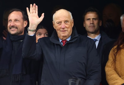 Van prins die vocht voor de liefde tot koning van het volk: Harald (89) laat Noorwegen dankbaar én verdeeld achter
