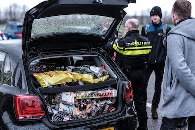 Politie slaat grote grensactie over in laatste jaar met legaal vuurwerk en vreest nu al de chaos van