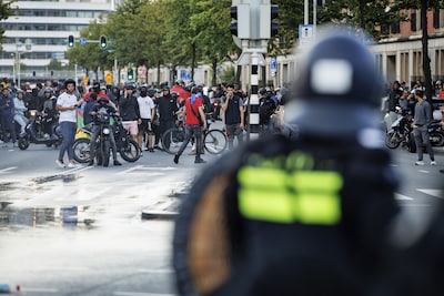 LIVE Overwinning Marokko | Feest op straat na winst Marokko, ME zet waterkanon in bij onrust in Haagse Schilderswijk