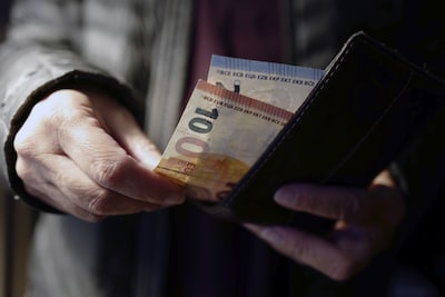 Man liegt dat hij alleen woont, maar zit stiekem in ander huis bij zijn vrouw: uitkering teruggevorderd