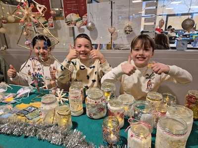 Leerlingen zamelen geld in voor het Glazen Huis en cadeautjes voor het ziekenhuis