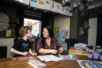 Skyler krijgt thuisonderwijs: ‘Die volle, drukke klassen zouden voor hem niet werken’