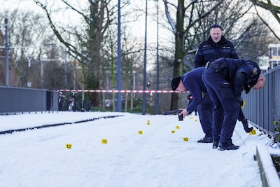 Man overleden na mogelijke mishandeling door tieners, volgens getuigen na ruzie over gooien sneeuwballen