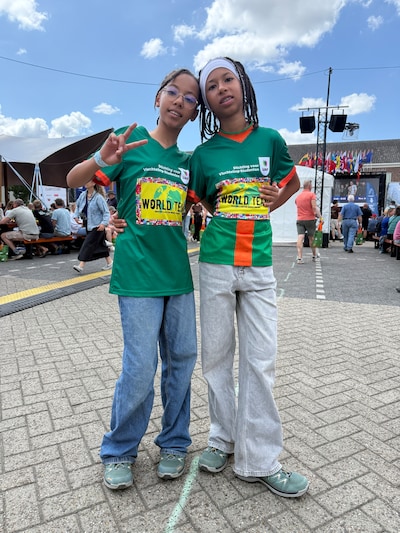 Tweeling Maria en Laura miste vlag van Guinee bij Vierdaagse, nu doen ze zelf mee