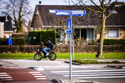 Bewoners willen straatnaam vernoemd naar oud-burgemeester weg na kinderpornozaak: ‘Schamen ons kapot’