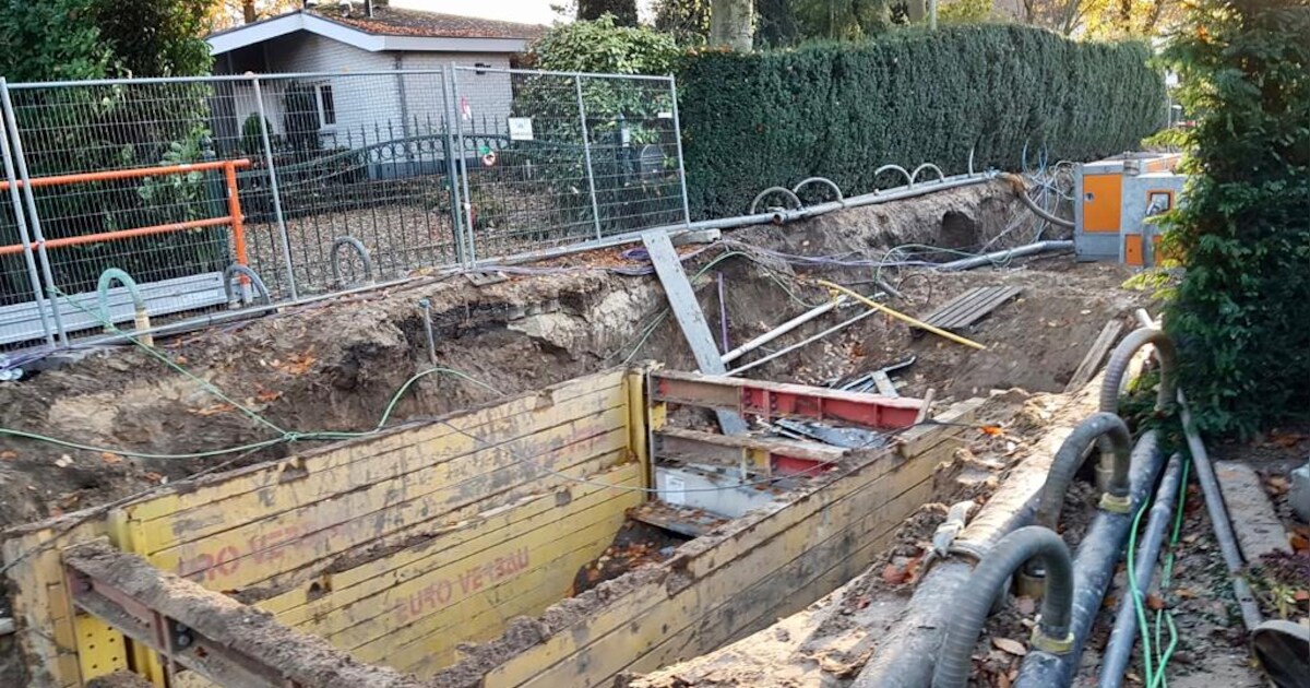 Straat in Milsbeek ‘is een puinhoop’, en toen moest Ton met een herseninfarct de ambulance in...