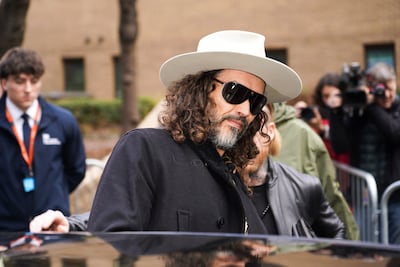 Russell Brand ontkent nieuwe aanklacht van verkrachting