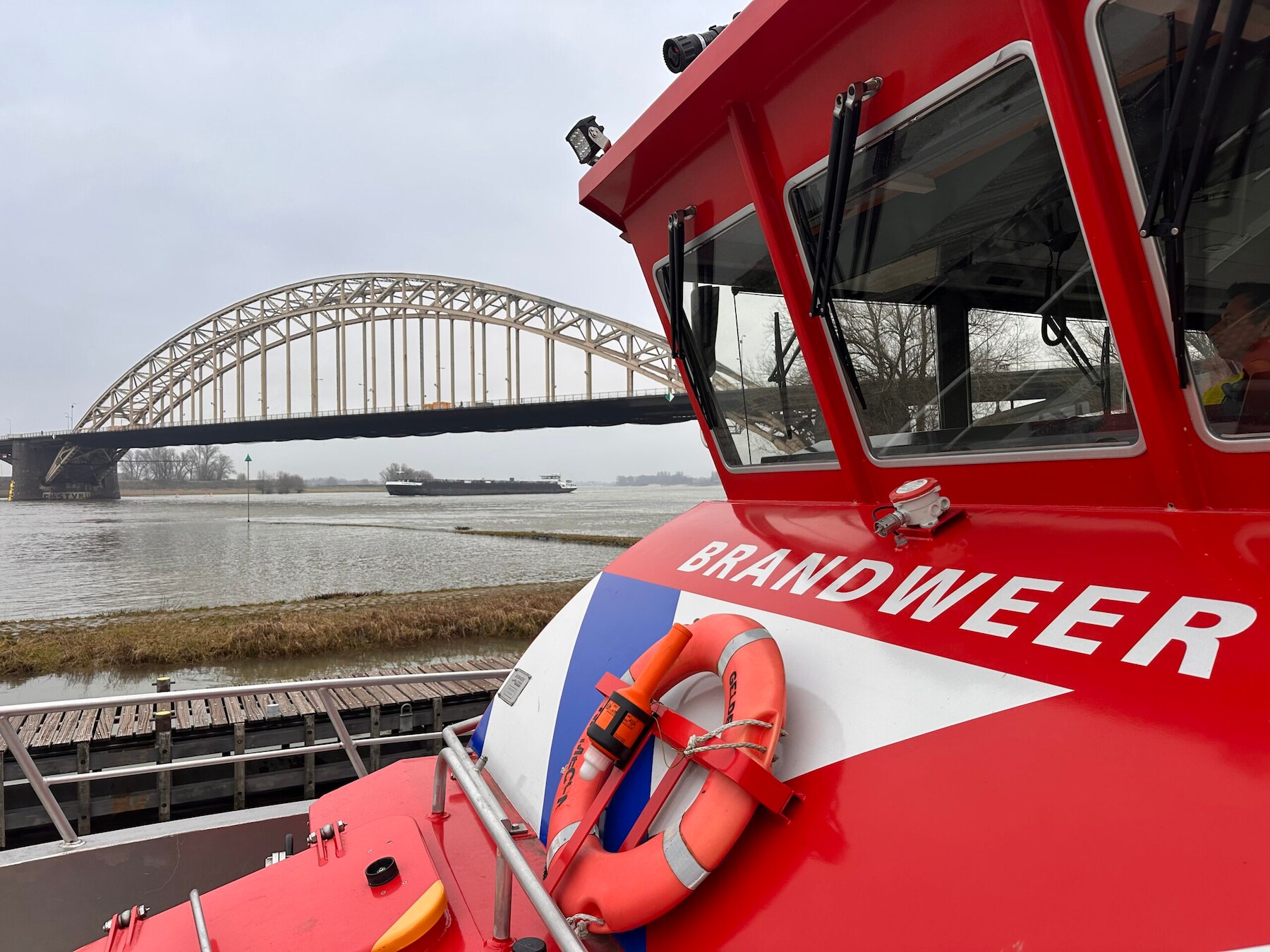 Vrachtwagen vol hulpgoederen van Motalib en Govert Sweep vernietigd bij ...