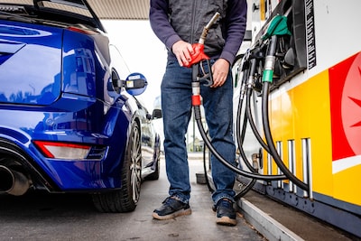 Torenhoge prijs aan de pomp, maar extra hulp tegen hoge tankbon? Nee, zegt kabinet nu stellig: ‘Is prikkel om zuiniger te zijn’