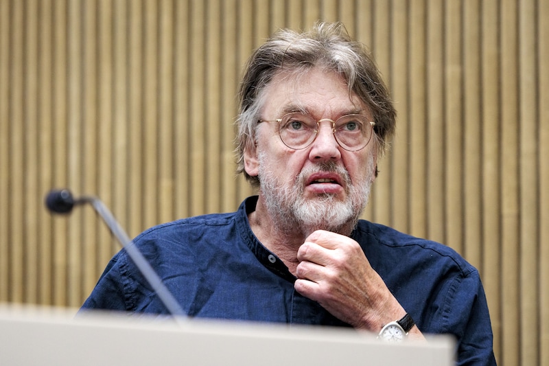 Henk Westbroek in de rechtbank van Amsterdam tijdens de rechtszaak.