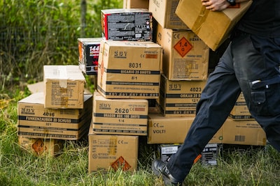 Tientallen kilo’s illegaal vuurwerk gevonden in Edese woning: twee bewoners aangehouden