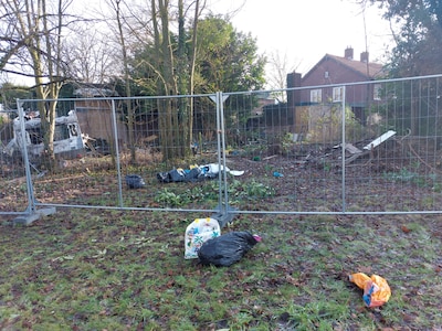 Oude coffeeshop ‘t Rotterdammertje dient nu als kraakpand: voor derde keer dichtgetimmerd