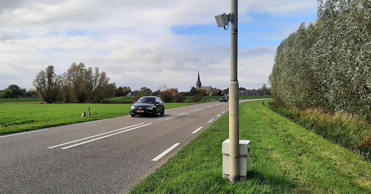 Radarmeetapparaat telt voorbijkomend verkeer in Lithoijen en Lith