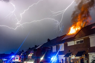 ‘Tonnen’ aan schade­claims na nacht vol hagel- en brandscha­de: ‘Hagelste­nen zo groot als je handpalm’