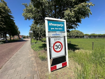 Dorp heet even ‘Afvoerputje’ uit protest tegen mogelijke komst grote opvang nareizigers