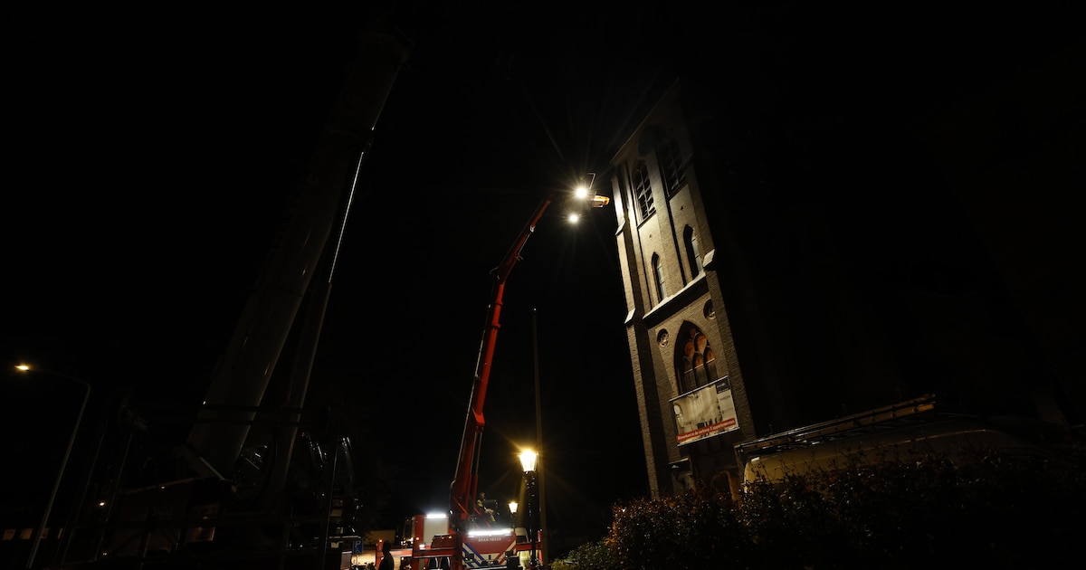 Man valt zes meter naar beneden in kerktoren: ‘Ik hoorde een knal en toen een enorme schreeuw’