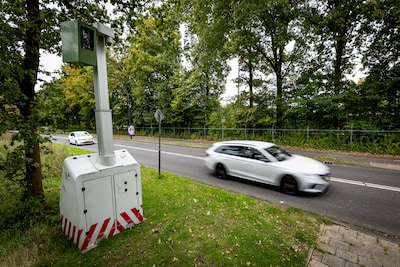 Boete voor bellen achter stuur is hoger dan voor iemand die klap uitdeelt, en dat is volgens directeur CJIB krom