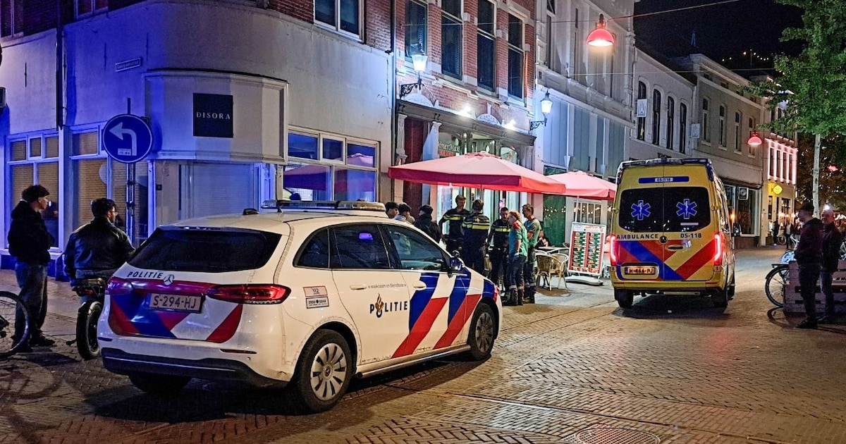 Vechtpartij in hartje Enschede eindigt met steekwond, politie zoekt getuigen