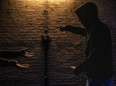 Zwaarbewapend in de flat van Kees (69): hoe Nijmegenaar samen met de politie een nepagent in de val lokt