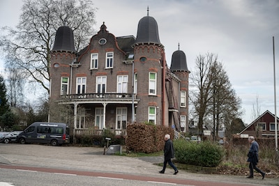 Inspectie sluit Gelders ‘horrorverpleeghuis’ na aanhoudende misstanden: ‘Intense geur van urine en sigaretten op kamers’