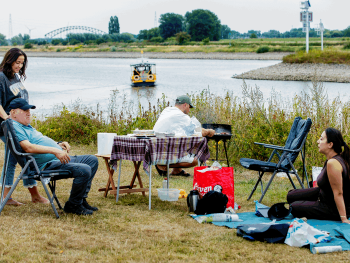 Zorgen om illegale barbecues op gortdroog veldje: ‘We zijn doodsbang dat het vuur overslaat’