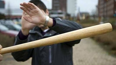 Familieve­te escaleert: klappen met schep en honkbal­knup­pel na doodsbe­drei­ging