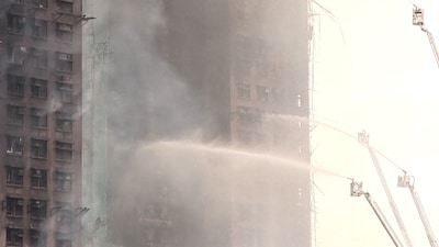 Hongkong: Student opgepakt die onafhankelijk onderzoek vroeg naar brand, dodental blijft stijgen