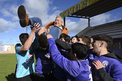 Spaans dorp dankt 468 miljoen van kerstloterij aan lokale voetbalclub: ‘Spelen al 17 jaar met hetzelfde nummer’