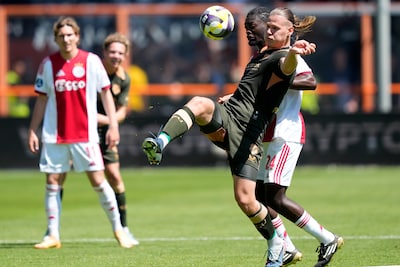 LIVE play-offs | Ajax heel dicht bij doelpunt in jacht op Europees voetbal: Mokio raakt lat en moet er geblesseerd af tegen FC Utrecht