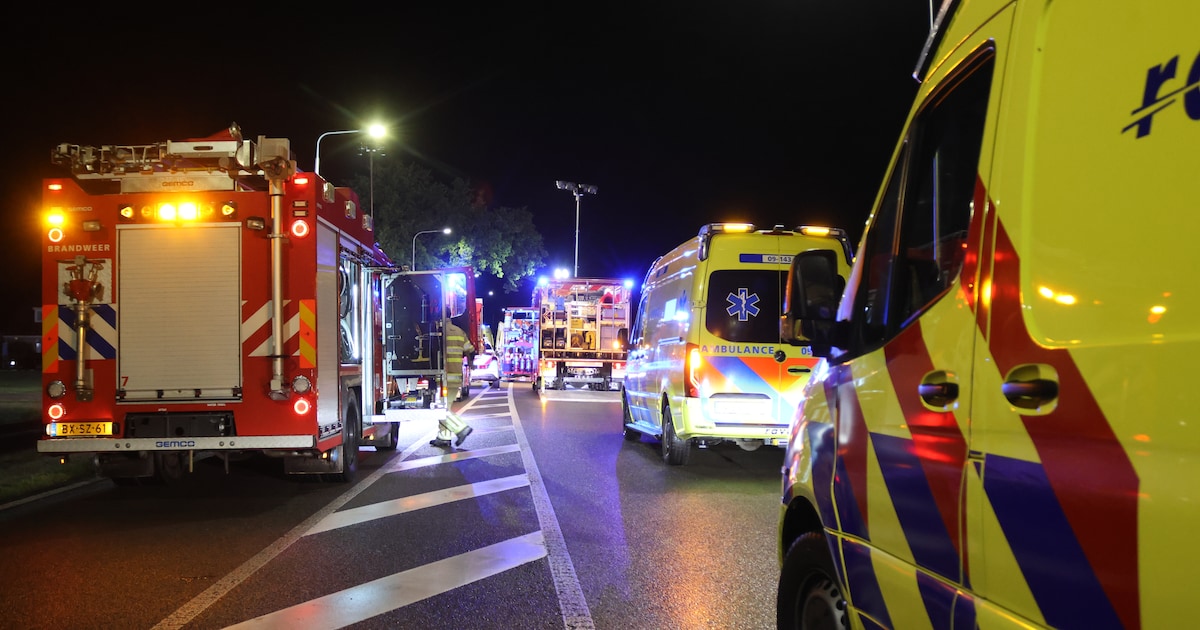 Meerdere gewonden bij ernstig ongeval , hulpdiensten massaal ingezet en weg dicht.