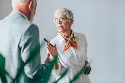 ‘Die bureaustoel is van mij, daar zit ik al ruim dertig jaar’, zei collega Yvon op Martin z’n eerste werkdag
