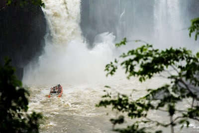 Argentinië sluit kolkende Iguazú-watervallen tijdelijk voor toeristen