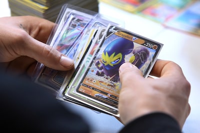 Politie doet unieke vondst: lsd geprint als Pokémonkaarten, vijf verdachten aangehouden