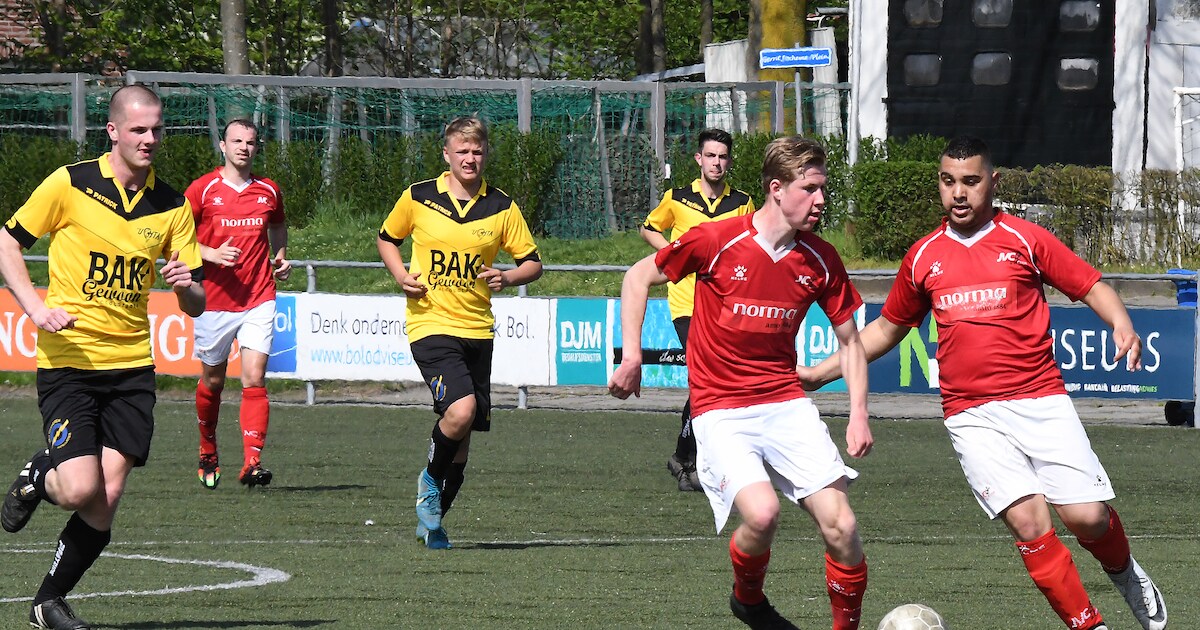 Eclatante zege JVC Cuijk; Vijf goals Özdemir | Sport | De Gelderlander.nl