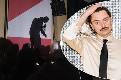 Zaal in België stroomt leeg tijdens bizarre voorstelling Gover Meit: ‘Allesbehalve comedy’