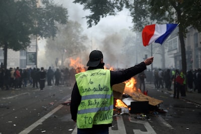 Demonstraties in Frankrijk en België lopen uit de hand, politie zet traangas in bij protesten in Parijs