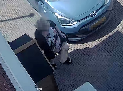 Wéér is het raak bij weggeefkastje: dezelfde vrouw graait voor derde keer bijna alles eruit: ‘Gezonde dingen heeft ze laten staan’