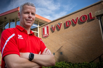 Pa trainer en zoon speler bij DVOL leidt tot topoverleg in huize Breems: ‘Zijn vader blijft hem zo t