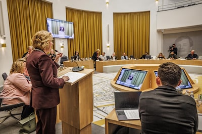 Vrienden kijken elkaar niet meer aan na beschuldiging stemfraude: ‘Ze halen stempassen op bij mensen thuis’