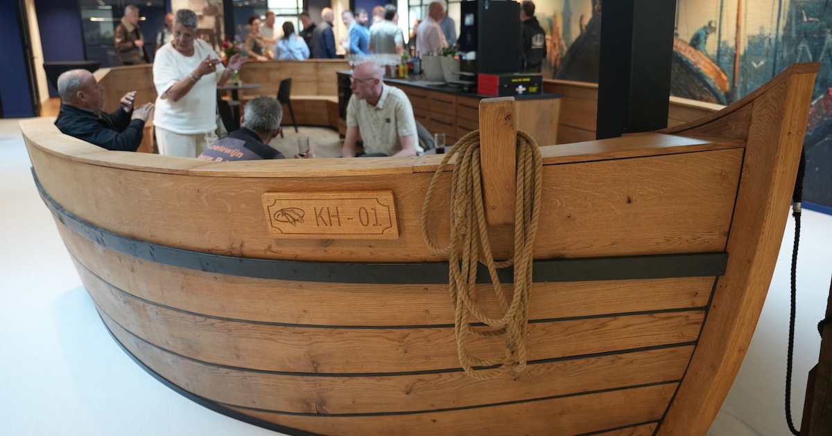 Meubel in vorm van botter siert kantoorpand van visgroothandel