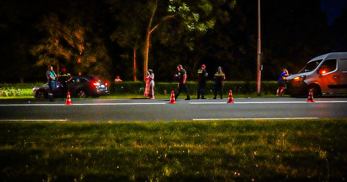 Kop-staartbotsing tussen auto en bestelbus aan Tatelaarweg in Didam, toedracht onbekend