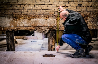 Huiseigenaren komen in totaal 6 miljard tekort voor funderingsherstel, waakhond ziet groeiend probleem