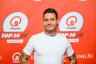 Bob (39) bedreigde Douwe Bob en moet nu de cel in: ‘Half Amsterdam wil je hoofd op een stoeptegel’