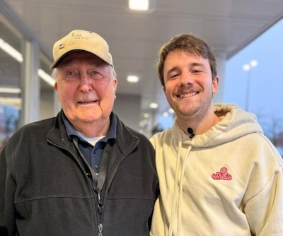 Oorlogsveteraan Ed (88) kan eindelijk stoppen met werken nadat wildvreemden 1,5 miljoen dollar voor hem inzamelen